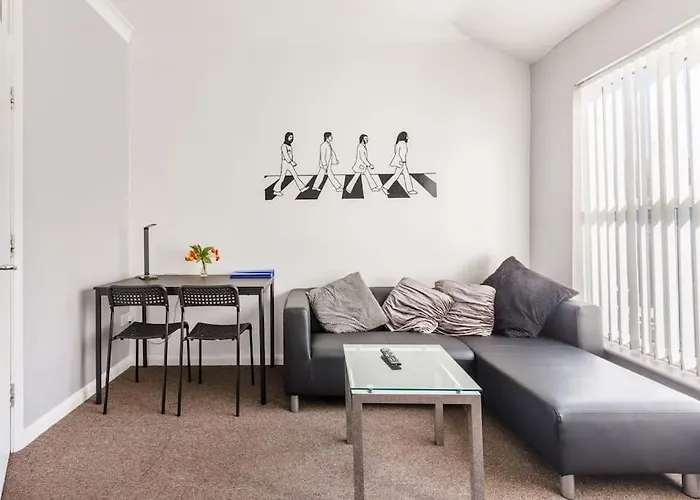 Cosy 2 Bed Apartment With Roof Terrace