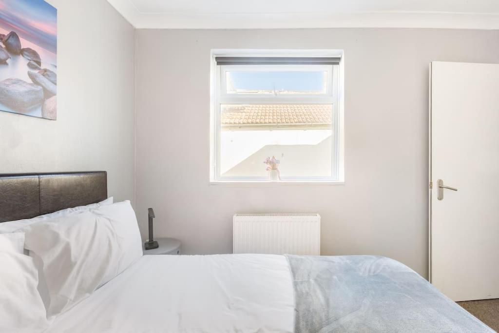 Cosy 2 Bed With Roof Terrace Apartment Worthing