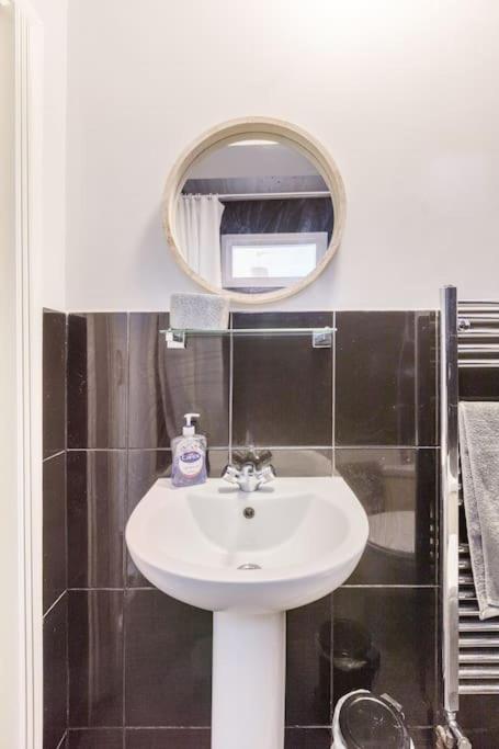 Cosy 2 Bed With Roof Terrace