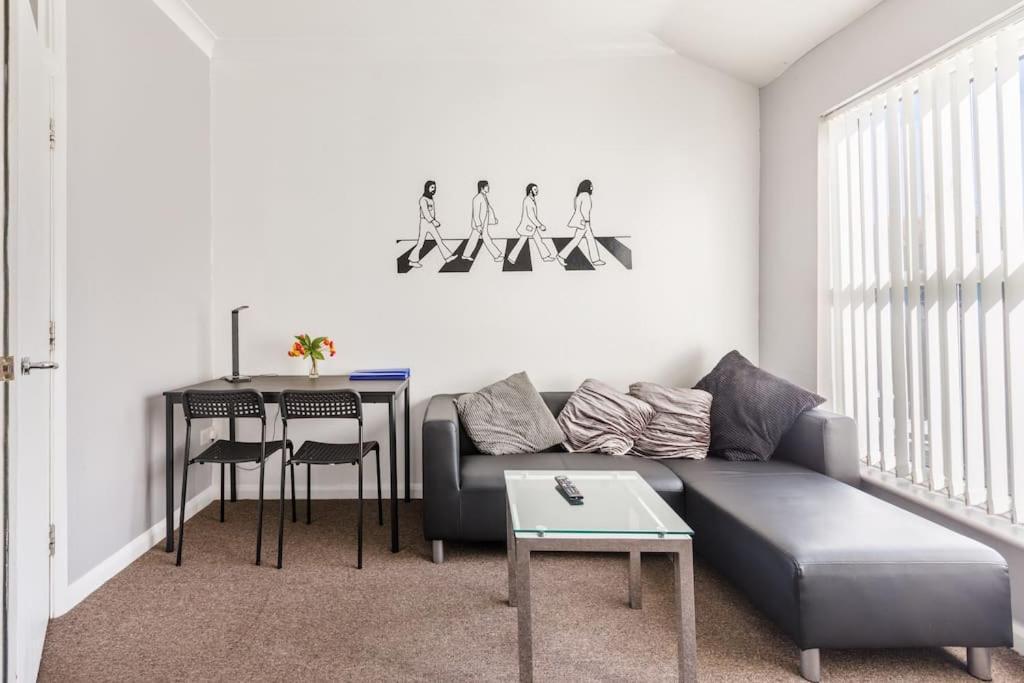 Cosy 2 Bed With Roof Terrace Apartment