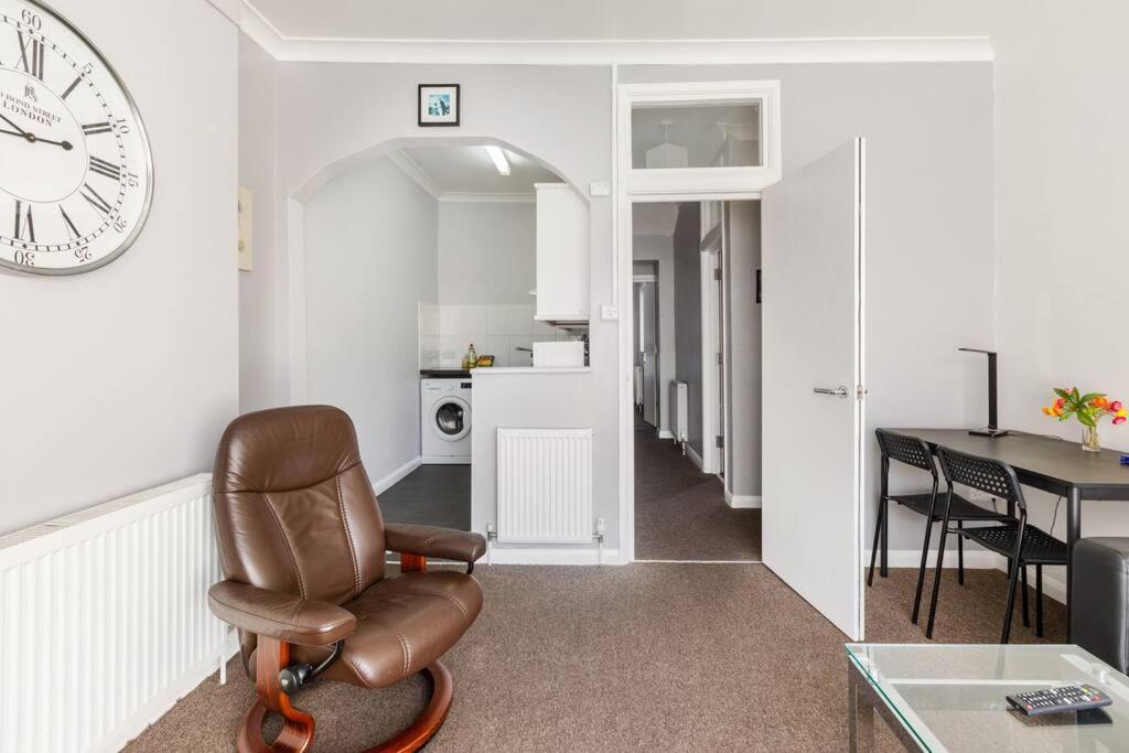 Cosy 2 Bed With Roof Terrace *