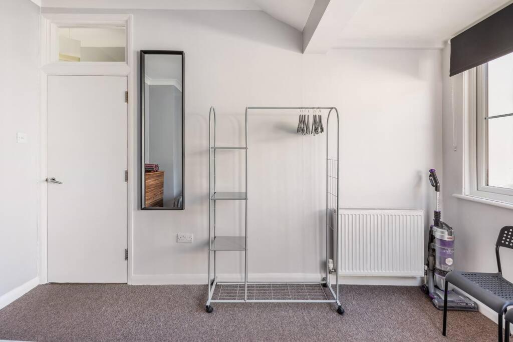 Cosy 2 Bed With Roof Terrace *