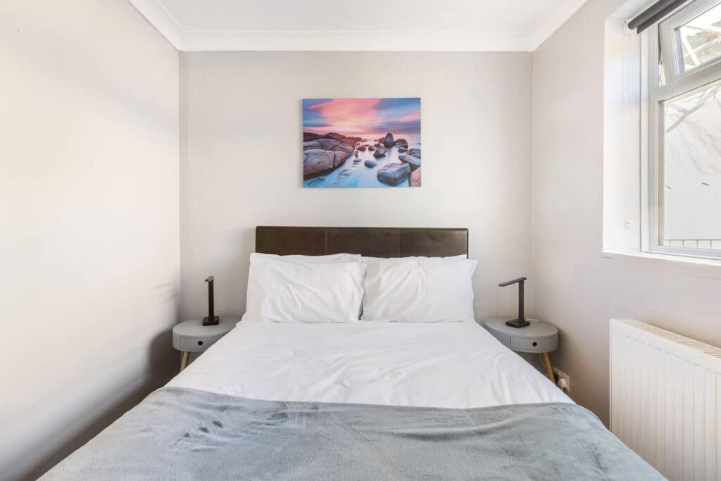 Cosy 2 Bed With Roof Terrace Apartment *